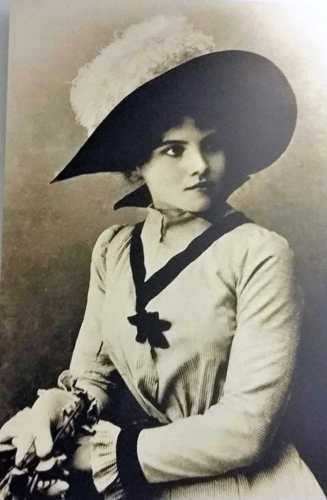 Ana Lušin, tri črtice Ana Lušin (vir: http://ekomuzej.benedikt.si/benedikt/ana-lusin-1881-1910-in-ivan-cankar-pri-benediktu)